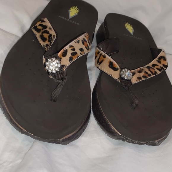VOLATILE Cheetah fur rhinestone sandals womens suze 8 - Picture 9 of 9